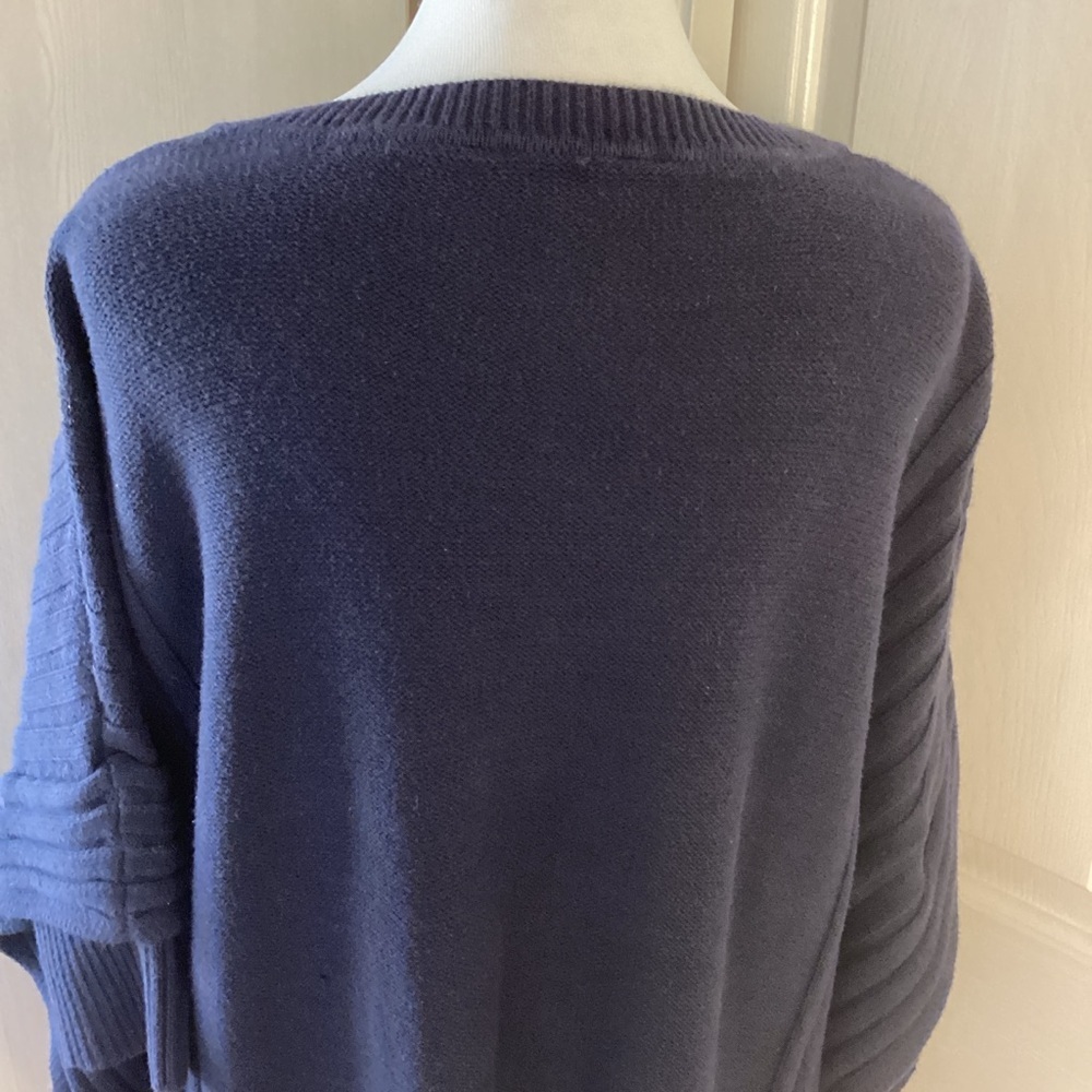 Simply Vera Vera Wang Navy V-Neck Knit Sweater Sz S/M - Picture 5 of 9